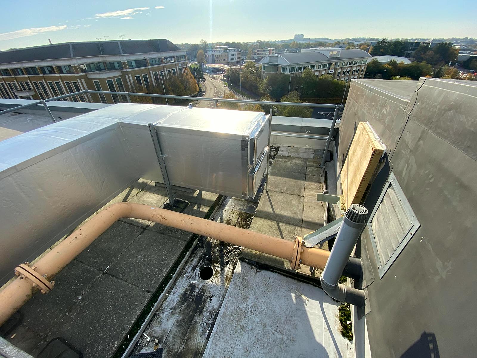 Rooftop AHU Enclosures & Distribution Pipework